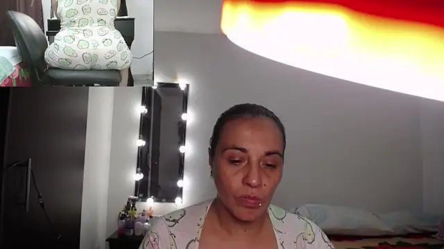 zoe hotxxx online show from October 13, 2:40 pm