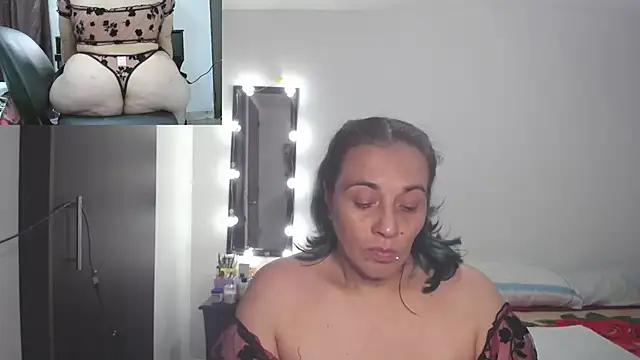 zoe hotxxx online show from November 13, 1:15 pm