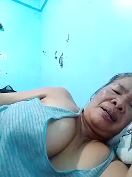 Snapshot of sexylizzy4u chatting on February 6, 3:24 am sexylizzy4u online show from February 6, 3:24 am