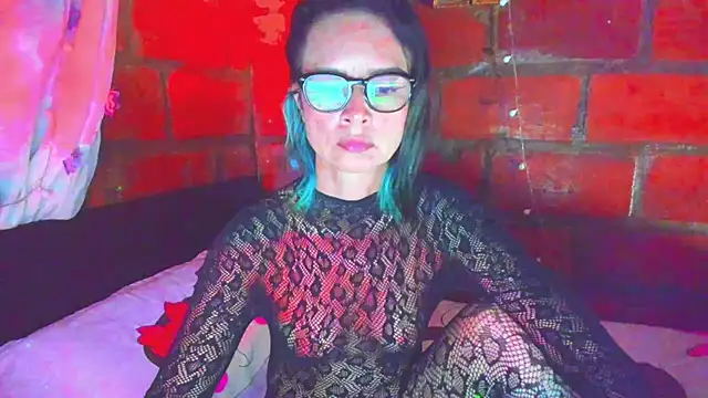 BrianaGarner online show from May 18, 2:01 am