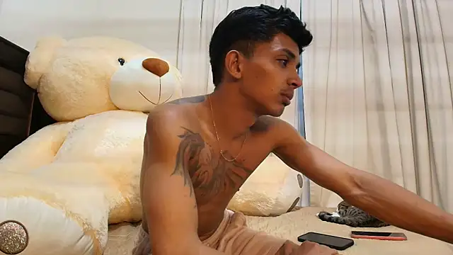 Snapshot of _dannyaldana_ chatting on January 28, 8:25 am  dannyaldana  online show from January 28, 8:25 am
