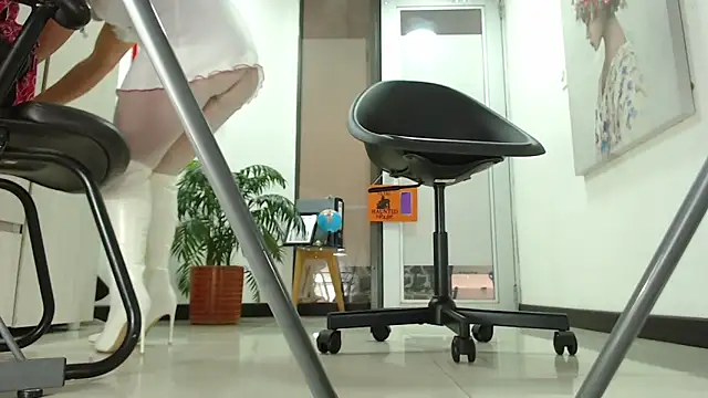 carieBelle1 online show from October 31, 1:41 pm