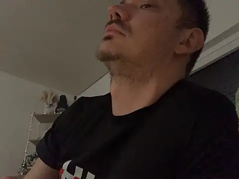 Snapshot of Jerrybomb chatting on March 3, 11:12 pm Jerrybomb online show from March 3, 11:12 pm