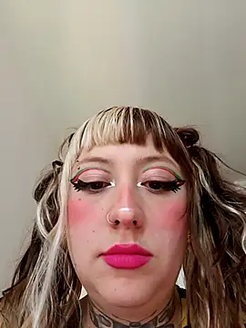 Snapshot of cindy_ink chatting on November 18, 6:33 pm cindy ink online show from November 18, 6:33 pm