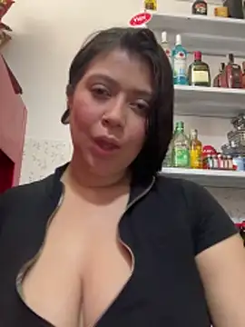 Snapshot of emilyjohanson chatting on January 6, 5:17 pm emilyjohanson online show from January 6, 5:17 pm