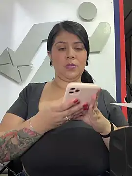 Snapshot of emilyjohanson chatting on January 22, 3:40 pm emilyjohanson online show from January 22, 3:40 pm