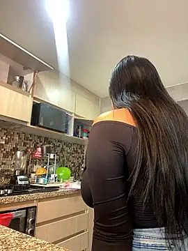 Snapshot of emilyjohanson chatting on December 3, 3:28 pm emilyjohanson online show from December 3, 3:28 pm