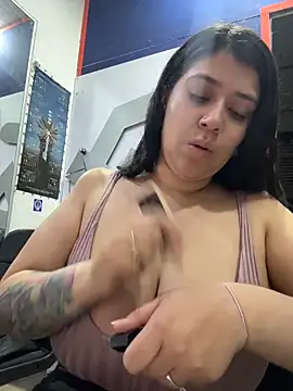 emilyjohanson online show from May 1, 3:39 pm
