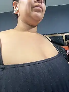 emilyjohanson online show from April 18, 9:44 am