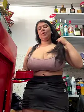 Snapshot of emilyjohanson chatting on January 5, 5:27 pm emilyjohanson online show from January 5, 5:27 pm