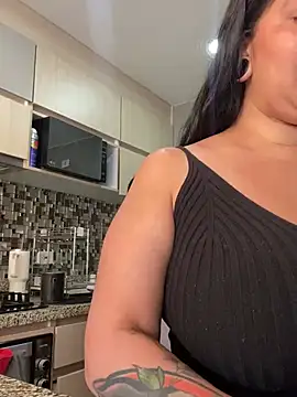 Snapshot of emilyjohanson chatting on January 15, 2:13 pm emilyjohanson online show from January 15, 2:13 pm