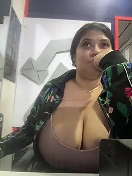 Snapshot of emilyjohanson chatting on March 4, 8:49 pm emilyjohanson online show from March 4, 8:49 pm