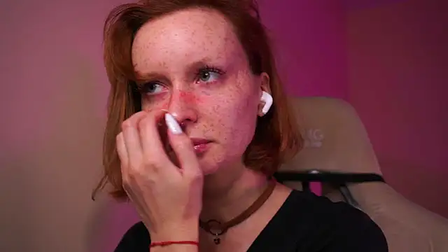 Liuba Fox online show from November 18, 6:44 pm