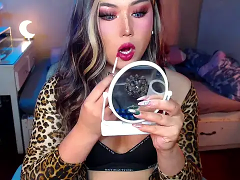 HOTnWILDalice online show from October 24, 1:04 am