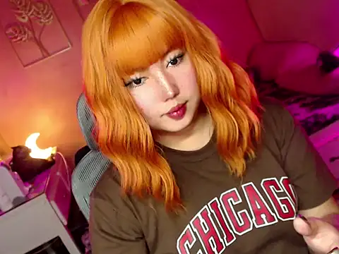 HOTnWILDalice online show from December 3, 2:45 am