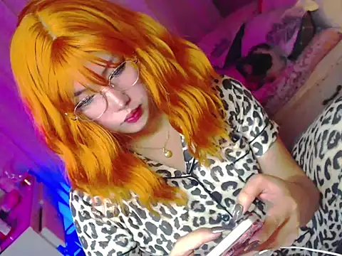 HOTnWILDalice online show from May 22, 1:25 am