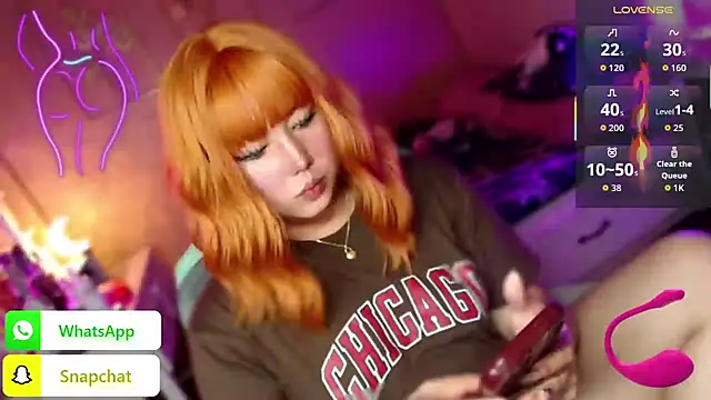 HOTnWILDalice online show from December 1, 4:35 am