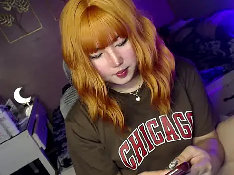 HOTnWILDalice online show from November 28, 4:12 am