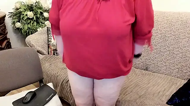 leiamillersonn online show from March 31, 7:05 pm