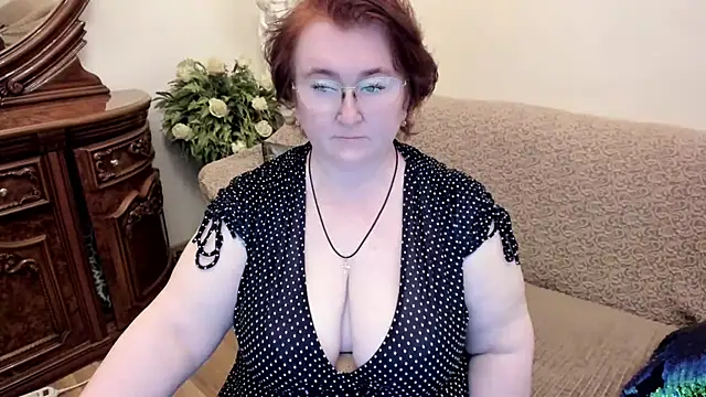 leiamillersonn online show from September 18, 6:00 pm
