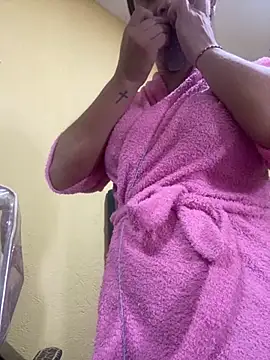 Snapshot of Afroditahott chatting on October 6, 7:14 pm Afroditahott online show from October 6, 7:14 pm