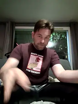 Snapshot of tom_sauwer chatting on September 19, 9:41 pm tom sauwer online show from September 19, 9:41 pm
