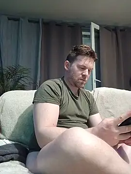 Snapshot of tom_sauwer chatting on May 27, 12:42 am tom sauwer online show from May 27, 12:42 am