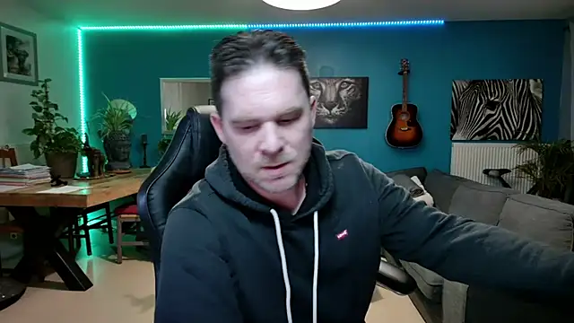 Snapshot of tom_sauwer chatting on May 24, 12:21 am tom sauwer online show from May 24, 12:21 am