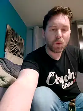 Snapshot of tom_sauwer chatting on April 29, 9:21 pm tom sauwer online show from April 29, 9:21 pm