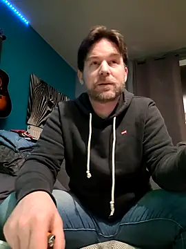Snapshot of tom_sauwer chatting on April 6, 9:27 pm tom sauwer online show from April 6, 9:27 pm
