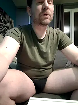 Snapshot of tom_sauwer chatting on March 2, 2:56 am tom sauwer online show from March 2, 2:56 am