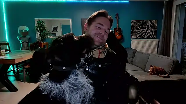 Snapshot of tom_sauwer chatting on December 17, 4:21 pm tom sauwer online show from December 17, 4:21 pm