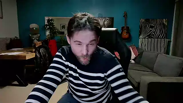 Snapshot of tom_sauwer chatting on December 11, 7:31 am tom sauwer online show from December 11, 7:31 am
