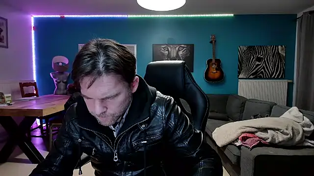 Snapshot of tom_sauwer chatting on December 14, 12:22 am tom sauwer online show from December 14, 12:22 am