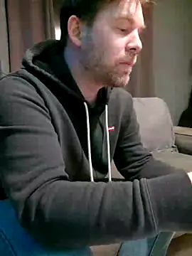 Snapshot of tom_sauwer chatting on March 12, 10:14 pm tom sauwer online show from March 12, 10:14 pm