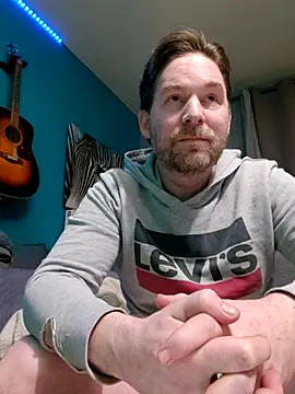 Snapshot of tom_sauwer chatting on April 26, 8:28 pm tom sauwer online show from April 26, 8:28 pm