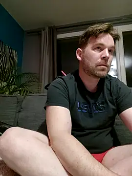 Snapshot of tom_sauwer chatting on September 20, 9:31 pm tom sauwer online show from September 20, 9:31 pm