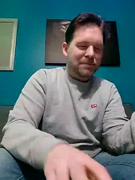 Snapshot of tom_sauwer chatting on February 12, 1:05 am tom sauwer online show from February 12, 1:05 am