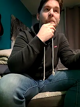 Snapshot of tom_sauwer chatting on March 3, 12:17 am tom sauwer online show from March 3, 12:17 am