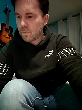 Snapshot of tom_sauwer chatting on March 23, 9:58 pm tom sauwer online show from March 23, 9:58 pm