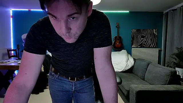 Snapshot of tom_sauwer chatting on March 7, 10:43 pm tom sauwer online show from March 7, 10:43 pm