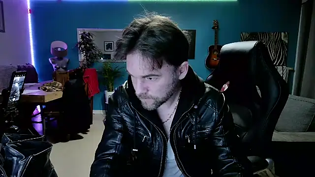 Snapshot of tom_sauwer chatting on December 11, 8:39 pm tom sauwer online show from December 11, 8:39 pm