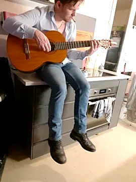 Snapshot of tom_sauwer chatting on March 10, 11:06 pm tom sauwer online show from March 10, 11:06 pm