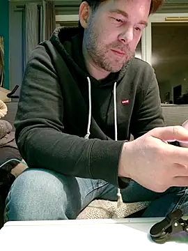 Snapshot of tom_sauwer chatting on April 16, 10:23 pm tom sauwer online show from April 16, 10:23 pm