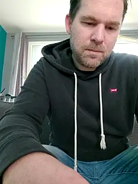Snapshot of tom_sauwer chatting on April 11, 4:43 pm tom sauwer online show from April 11, 4:43 pm