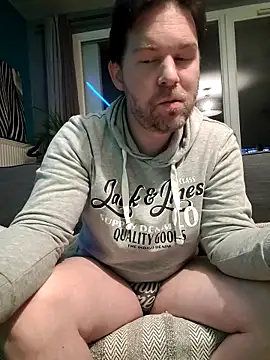 Snapshot of tom_sauwer chatting on March 30, 11:28 pm tom sauwer online show from March 30, 11:28 pm
