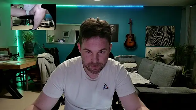 Snapshot of tom_sauwer chatting on June 1, 10:20 pm tom sauwer online show from June 1, 10:20 pm
