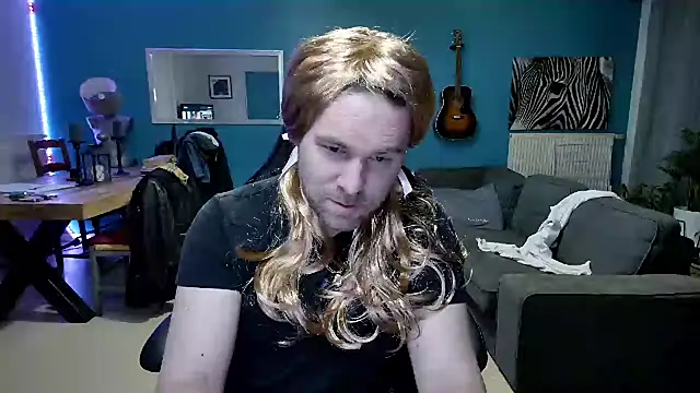 Snapshot of tom_sauwer chatting on March 4, 7:43 pm tom sauwer online show from March 4, 7:43 pm
