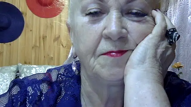 Snapshot of Emma52610 chatting on October 2, 5:55 am Emma52610 online show from October 2, 5:55 am