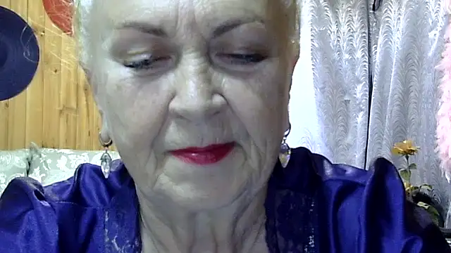 Snapshot of Emma52610 chatting on October 11, 11:22 am Emma52610 online show from October 11, 11:22 am